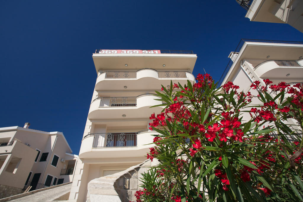 St.George Apartments Petrovac na moru Exterior foto